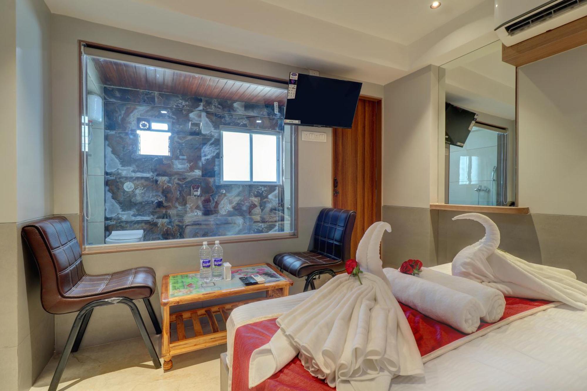 纳威孟买 Sai Nidhi Residency酒店 外观 照片
